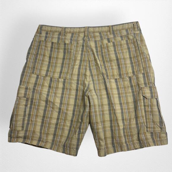 Men's Wrangler Cargo Shorts 9" Tan‎ Plaid Size 42 - Picture 4 of 4